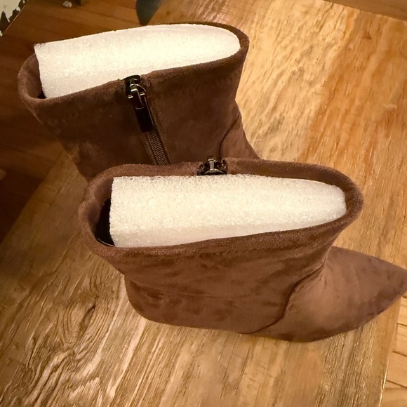 Patrizia Spring Step Brown Heeled Boots with Sculptural Kitten Heel New! - Picture 3 of 7